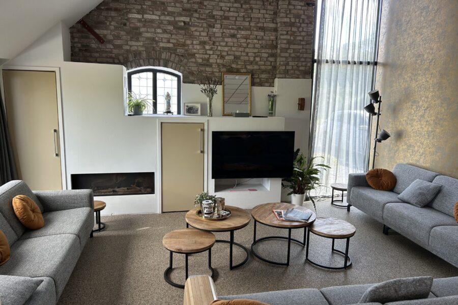 Groepsaccommodatie Mariafarm — gezellige huiskamer